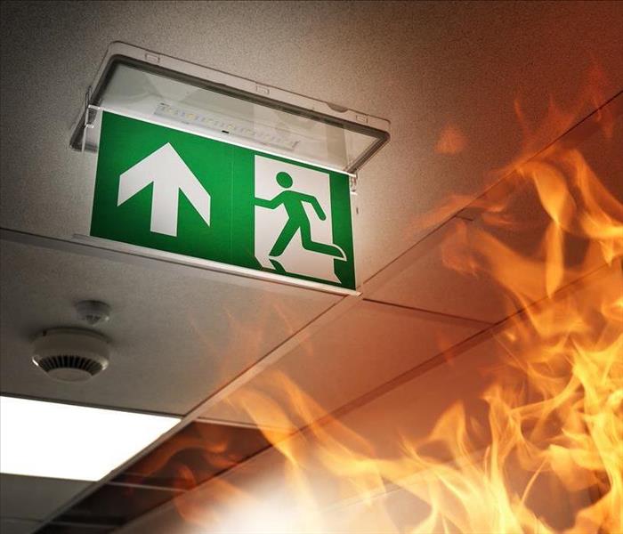 Image of a sign that indicates where the stairs are during a fire